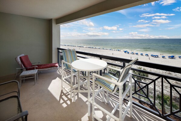Balcony - Large balcony with plenty of seating and a dazzling view of the gulf