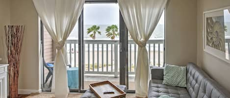 Corpus Christi Vacation Rental | 1BA | 1BA | Stairs Required