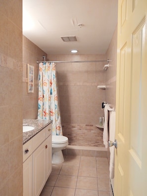 Highpoint North M-2 - Bathroom