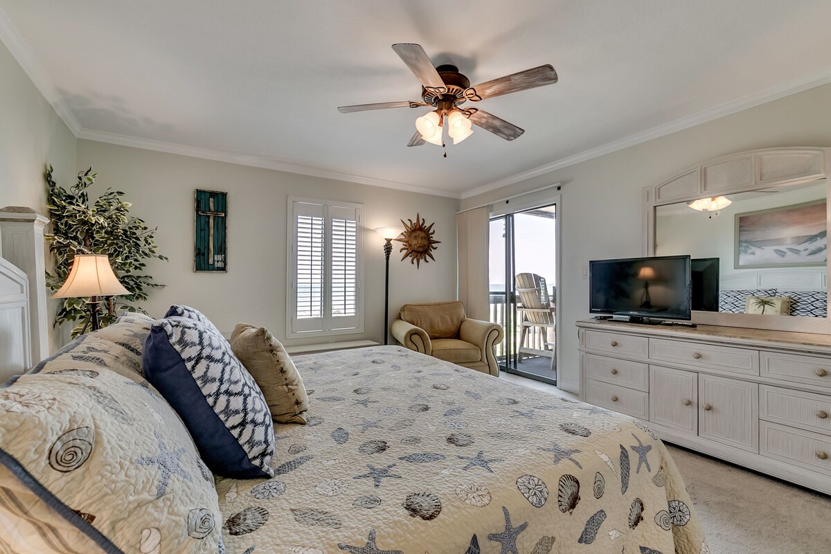 Remodeled Oceanfront Condo- Beautiful Views! Steps to the Beach!