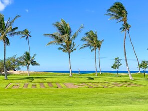 The iconic Maui Sunset sign