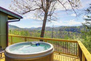 Deck | Hot Tub
