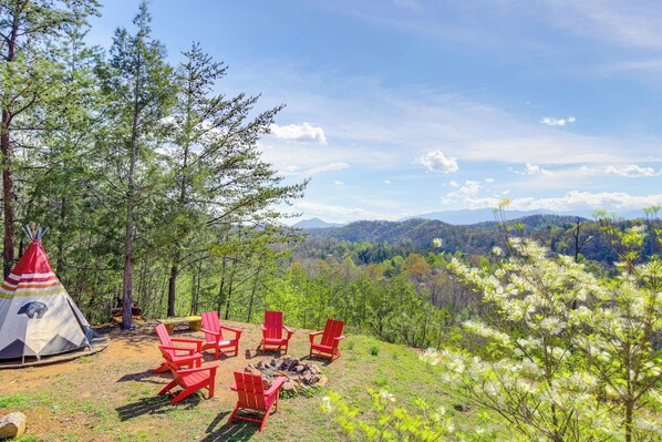 Sevierville Vacation Rental | 3BR | 2BA | 1,824 Sq Ft | Stairs Required
