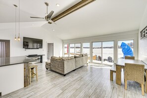 Living Room | Central A/C & Heating | Flat-Screen TV w/ Cable