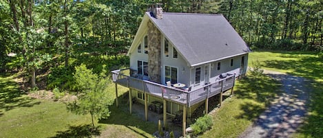 Callicoon Vacation Rental | 2BR | 1BA | 1,536 Sq Ft | Stairs Required