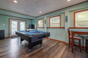 Rec Room w/Pool Table