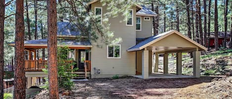 Flagstaff Vacation Rental | 3BR | 3.5BA | 2,100 Sq Ft | Access Only by Stairs