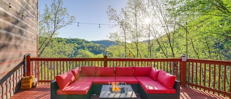 Pigeon Forge Vacation Rental | 2BR | 2BA | 2,399 Sq Ft | Step-Free Access