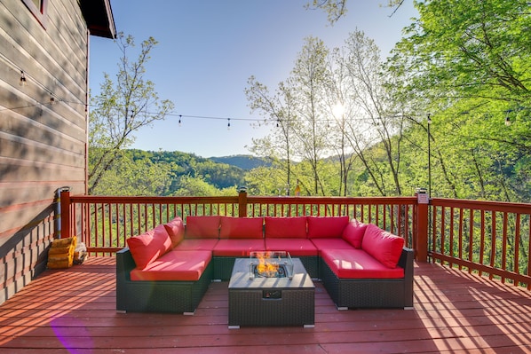 Pigeon Forge Vacation Rental | 2BR | 2BA | 2,399 Sq Ft | Step-Free Access