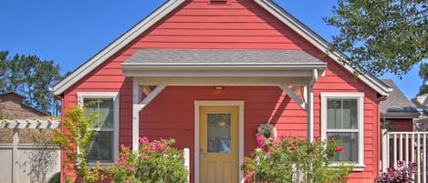 Point Reyes Station Vacation Rental | 2BR | 1BA | 925 Sq Ft | 1 Step Required