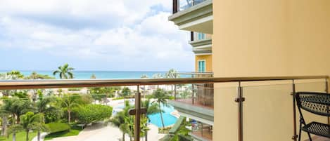 Studio room balcony with great ocean views