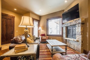 Living Room | Gas Fireplace | Cable TV