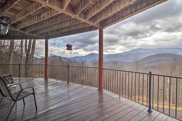 Burnsville Vacation Rental | 2BR | 2BA | 1,000 Sq Ft | 1 Step for Access