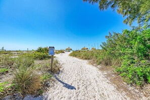 Anna Maria Island Beach Palms 6B