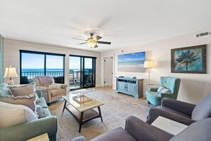 Beach Front Living Room - The view is amazing! Imagine the perfect family memories you can make inside this beach front retreat!