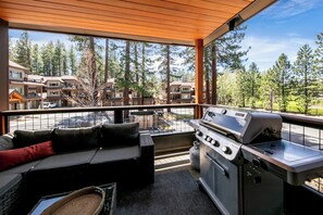 Balcony conversation area, relax and enjoy