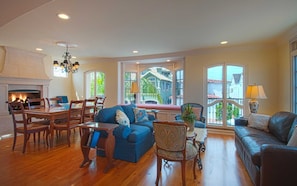 2nd Floor - Living/Dining Room Area