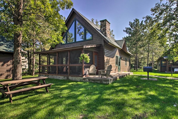 Nisswa Vacation Rental | 3BR | 3BA | 1,400 Sq Ft | Stairs to Access