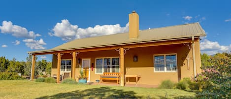 Santa Fe Vacation Rental | 2BR | 2BA | 1,062 Sq Ft | Step-Free Access