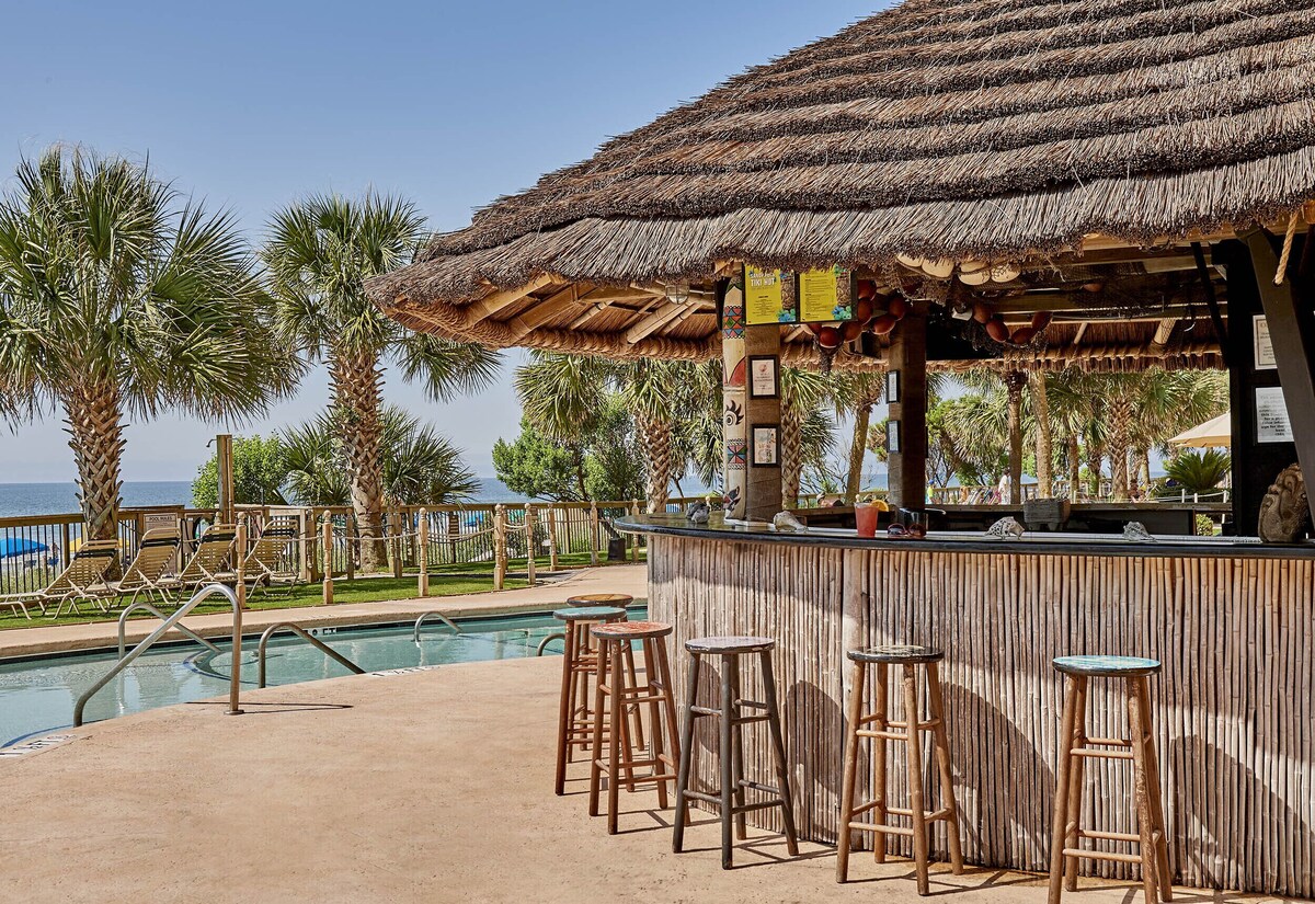 Luxury Oceanfront Studio w large oceanfront balcony – by Luxury Beach Rentals