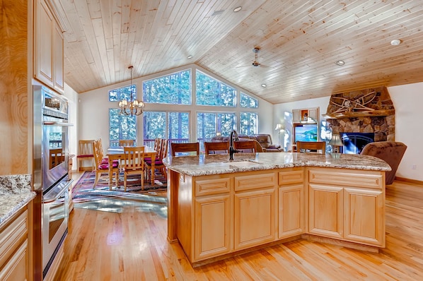 Cook, chat, eat, and fully enjoy one another's company in this connected space