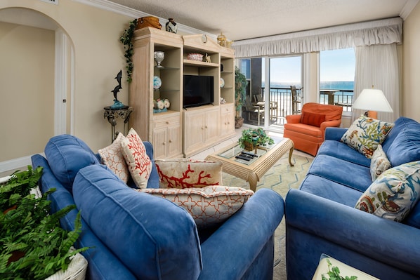 Living Room - Flat screen TV and a great beachfront view!