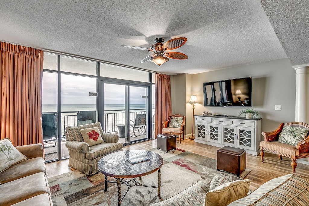 Featured image of post Luxury Beach House Master Bedroom