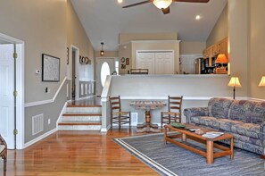 Living Room | Free WiFi | Central Heat | A/C | DirecTV