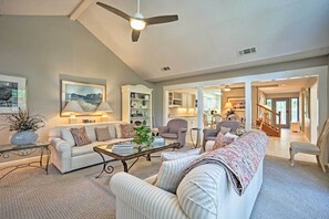 Living Room | Spacious Floor Plan | Free WiFi