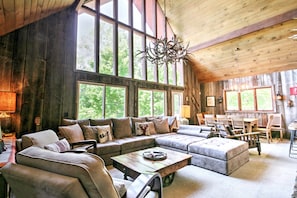 Living Room | Wood-Burning Fireplace | Smart TV | Free WiFi | Apple TV