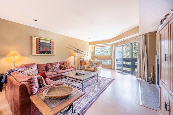 Enjoy gathering in the living area that features a 50” HDTV, Comcast cable, Large L-shaped leather couch, fireplace, laptop nook and balcony! Lift Lin