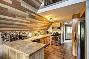 Kitchen | Fully Equipped w/ Cooking Essentials