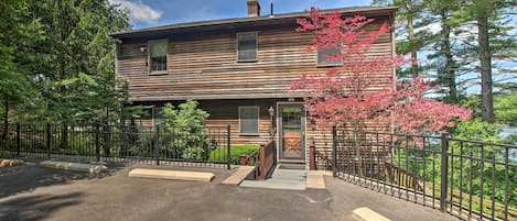 West Brookfield Vacation Rental | 4BR | 2BA | 2,500 Sq Ft | Stairs Required