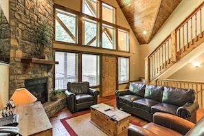 Living Room | Gas Fireplace | Vaulted Ceilings