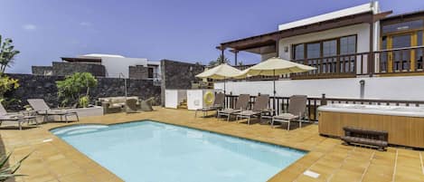 Villa Azure - Pool & Terrace