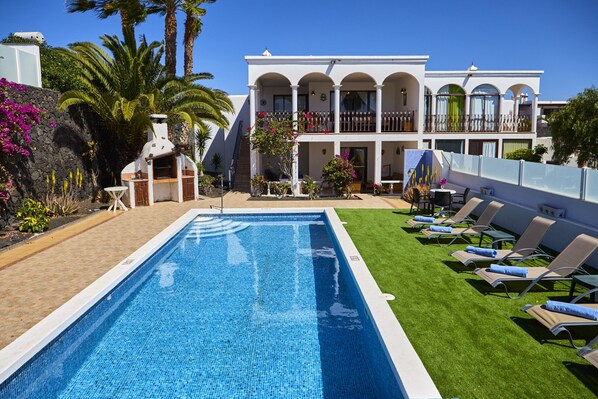 Swimming pool