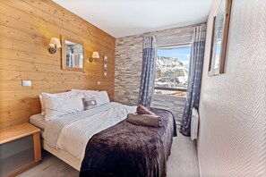 Double bedroom - main floor