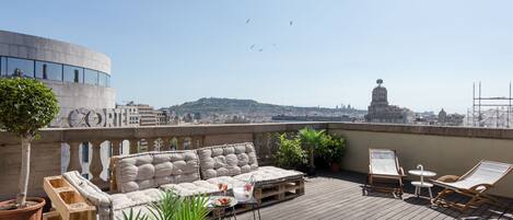 Private terrace with views to Placa Catalunya