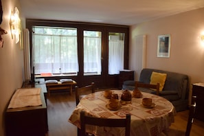 silvana-132-living-room-apartment-rent-Myhome-dolomiti