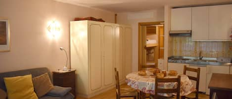 silvana-132-wohnzimmer-Ferienwohnung-mieten-Myhome-dolomiti