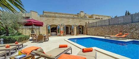 Farmhouses in Gozo with pool