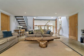 Lodge Farm, Freston: Spacious sitting room in The Dairy