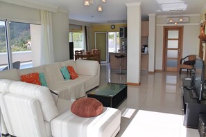 4 MHRD Villa Dilis Living Space