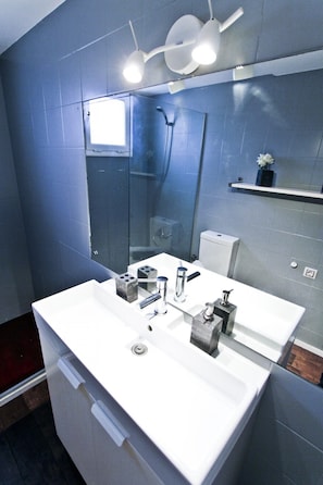 Apartamento vacaciones en La Pineda Tarragona. Baño P.PRIMA 2