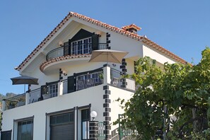 4 MHRD Casa Vista Bela Exterior Side