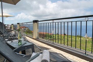 2 MHRD Casa Vista Bela Front Terrace 3