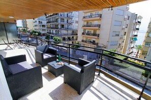 Apartamento de vacaciones en playa Salou. Terraza amplia ONDINA