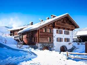 Chalet de luxe au coeur du village la Clusaz avec jacuzzi