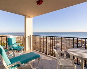 PE405_balcony1