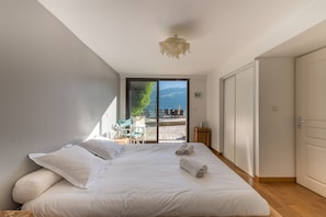 Chambre vue lac d'Annecy - Location saisonnière Annecy